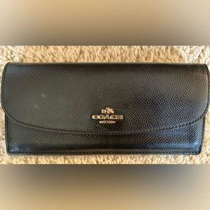 COACH Checkbook Bifold WALLET Organizer Saffiano Leather w Gold COACH Front Logo